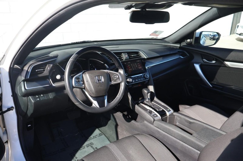 Honda Civic Coupe Vehicle Full-screen Gallery Image 16