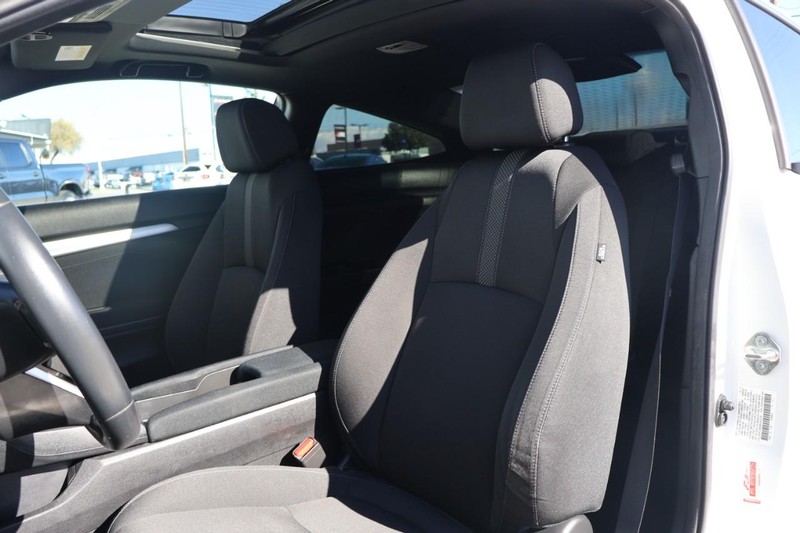 Honda Civic Coupe Vehicle Full-screen Gallery Image 17