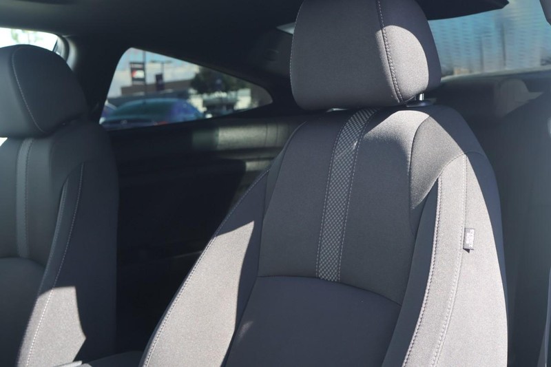 Honda Civic Coupe Vehicle Full-screen Gallery Image 18