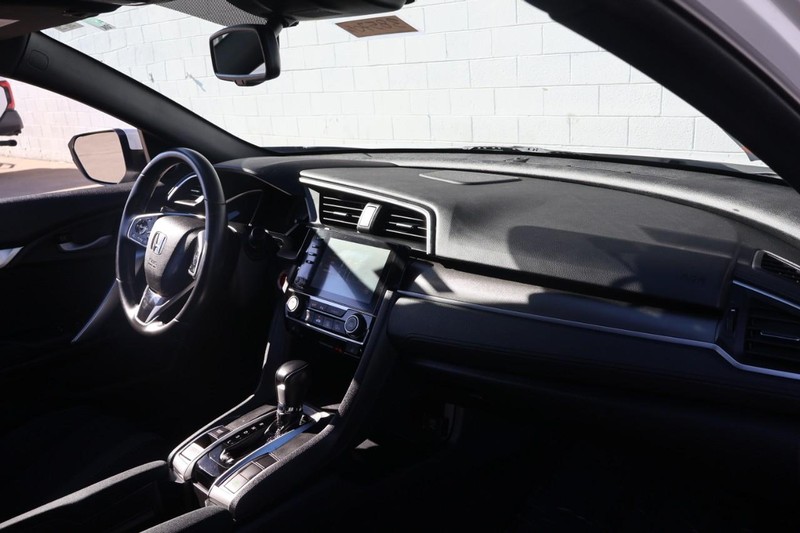 Honda Civic Coupe Vehicle Full-screen Gallery Image 19