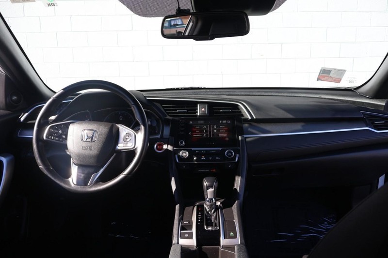 Honda Civic Coupe Vehicle Full-screen Gallery Image 22