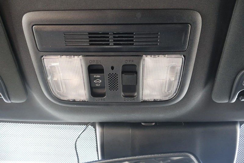 Honda Civic Coupe Vehicle Full-screen Gallery Image 34