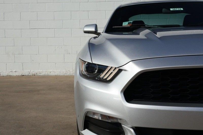 Ford Mustang Vehicle Full-screen Gallery Image 03