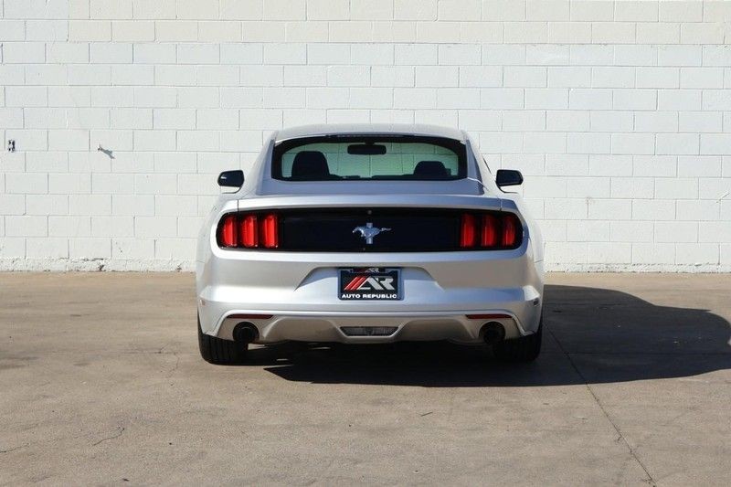Ford Mustang Vehicle Full-screen Gallery Image 06