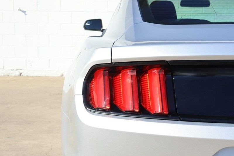 Ford Mustang Vehicle Full-screen Gallery Image 07