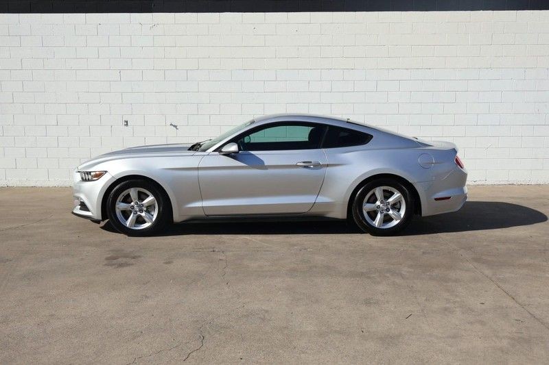 Ford Mustang Vehicle Full-screen Gallery Image 10