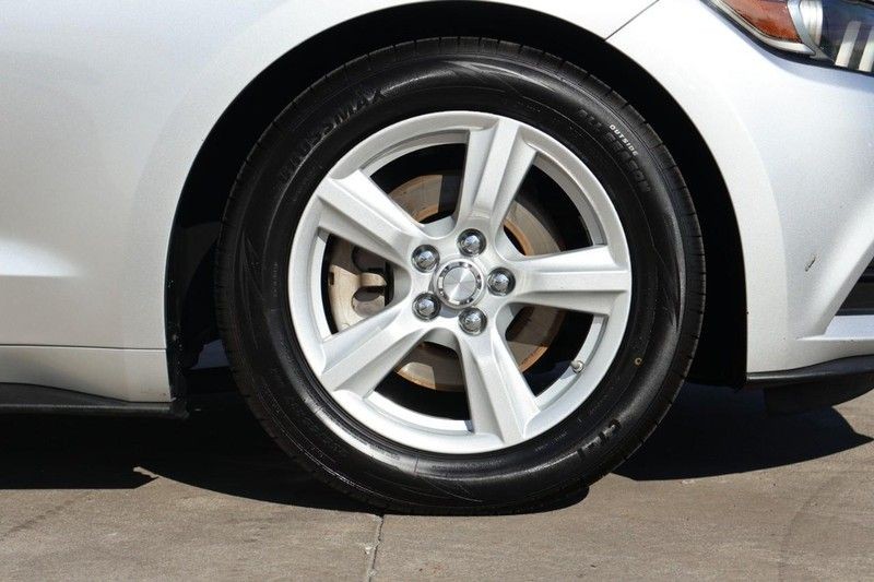 Ford Mustang Vehicle Full-screen Gallery Image 13