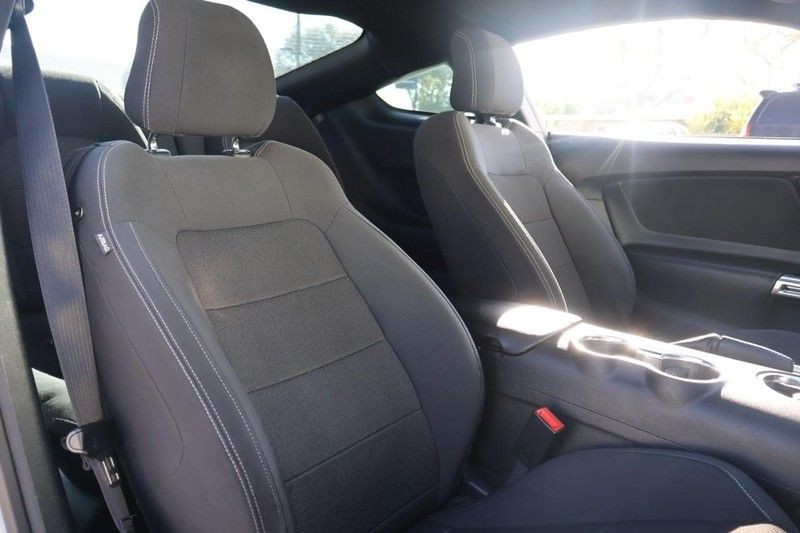 Ford Mustang Vehicle Full-screen Gallery Image 20