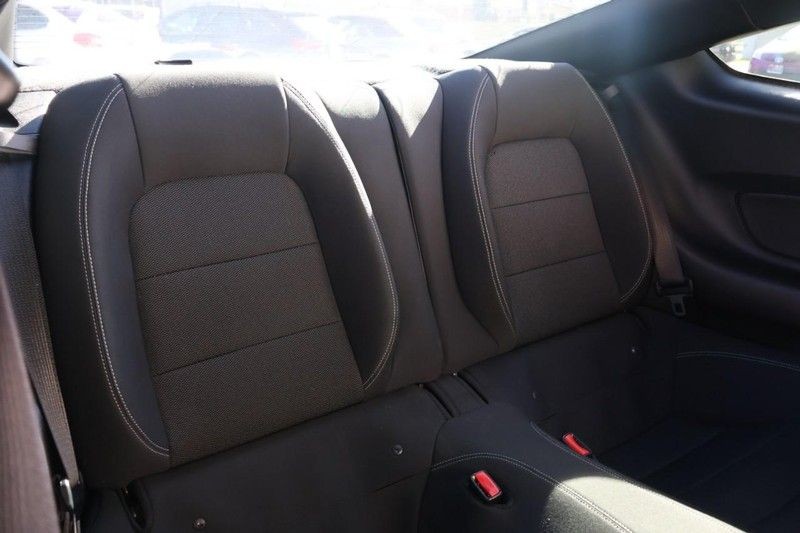 Ford Mustang Vehicle Full-screen Gallery Image 21