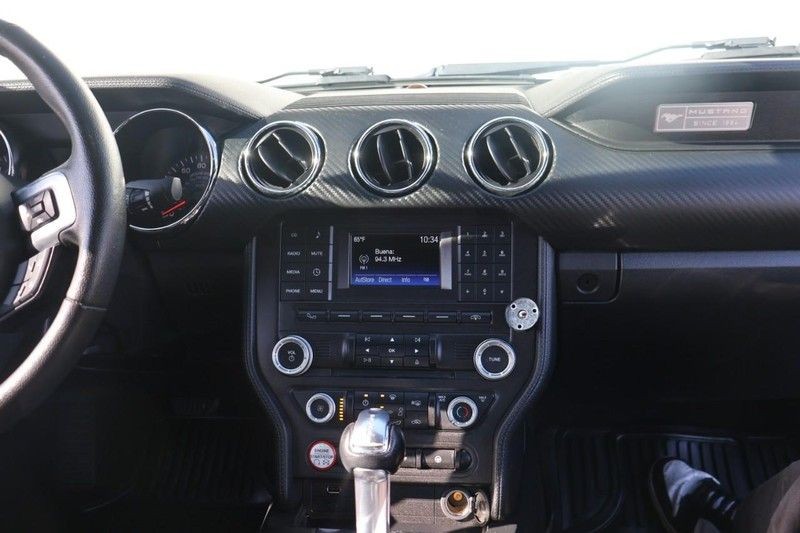 Ford Mustang Vehicle Full-screen Gallery Image 26