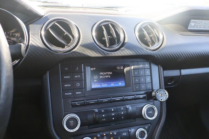 Ford Mustang Vehicle Full-screen Gallery Image 27