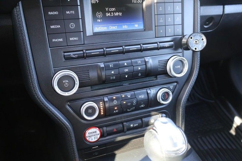 Ford Mustang Vehicle Full-screen Gallery Image 29