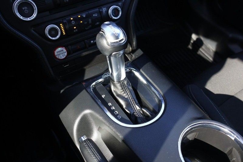 Ford Mustang Vehicle Full-screen Gallery Image 31