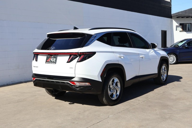 Hyundai Tucson Vehicle Full-screen Gallery Image 05