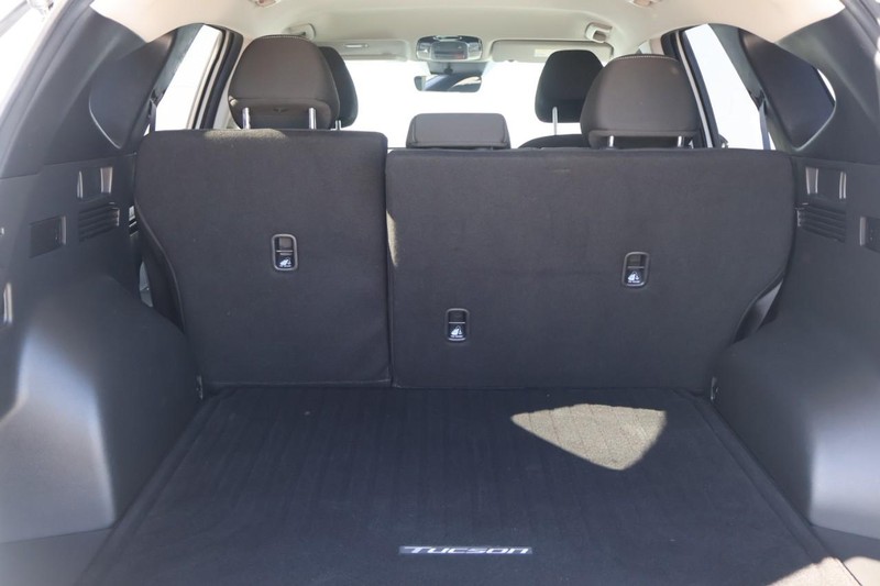 Hyundai Tucson Vehicle Full-screen Gallery Image 08