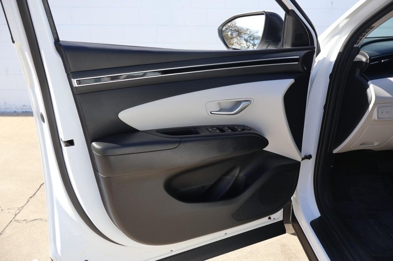 Hyundai Tucson Vehicle Full-screen Gallery Image 15