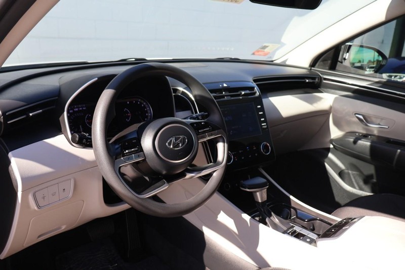 Hyundai Tucson Vehicle Full-screen Gallery Image 17