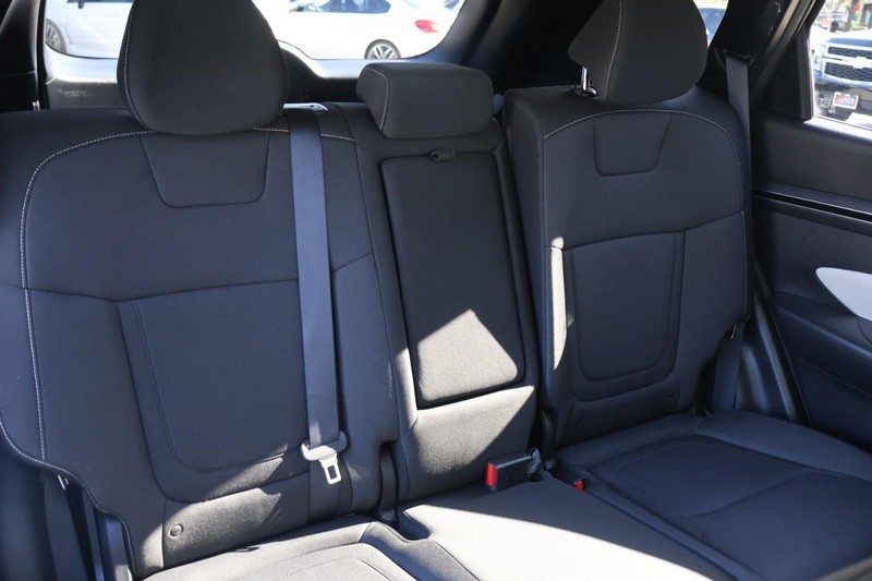 Hyundai Tucson Vehicle Full-screen Gallery Image 22