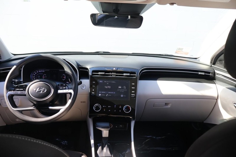 Hyundai Tucson Vehicle Full-screen Gallery Image 24