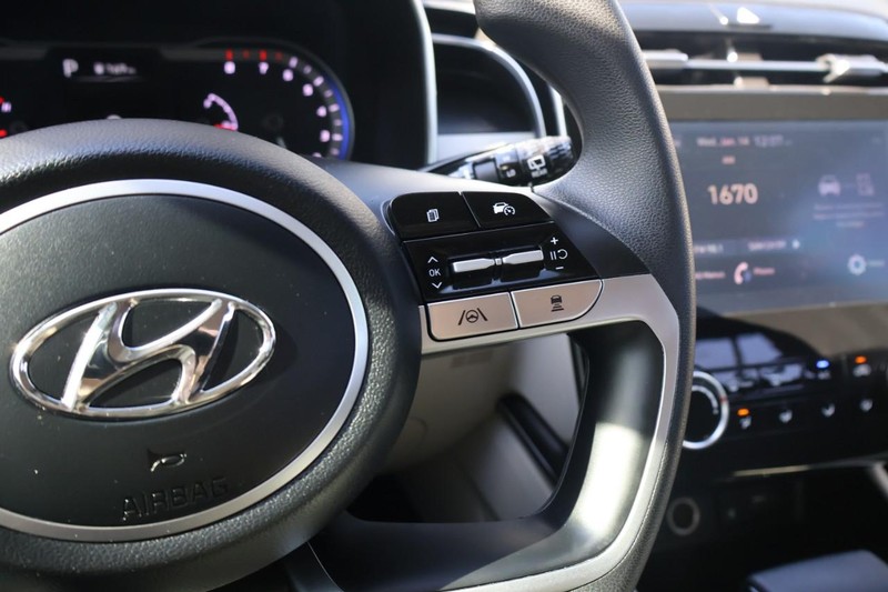 Hyundai Tucson Vehicle Full-screen Gallery Image 28