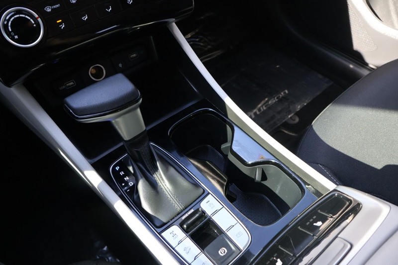 Hyundai Tucson Vehicle Full-screen Gallery Image 34