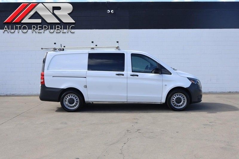 Mercedes-Benz Metris Cargo Van Vehicle Full-screen Gallery Image 01