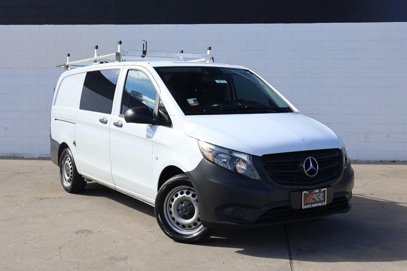 Mercedes-Benz Metris Cargo Van Vehicle Full-screen Gallery Image 02