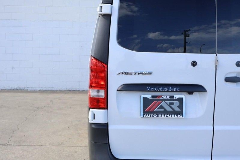 Mercedes-Benz Metris Cargo Van Vehicle Full-screen Gallery Image 07