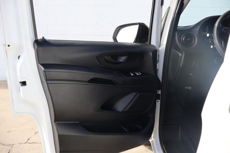 Mercedes-Benz Metris Cargo Van Vehicle Full-screen Gallery Image 15