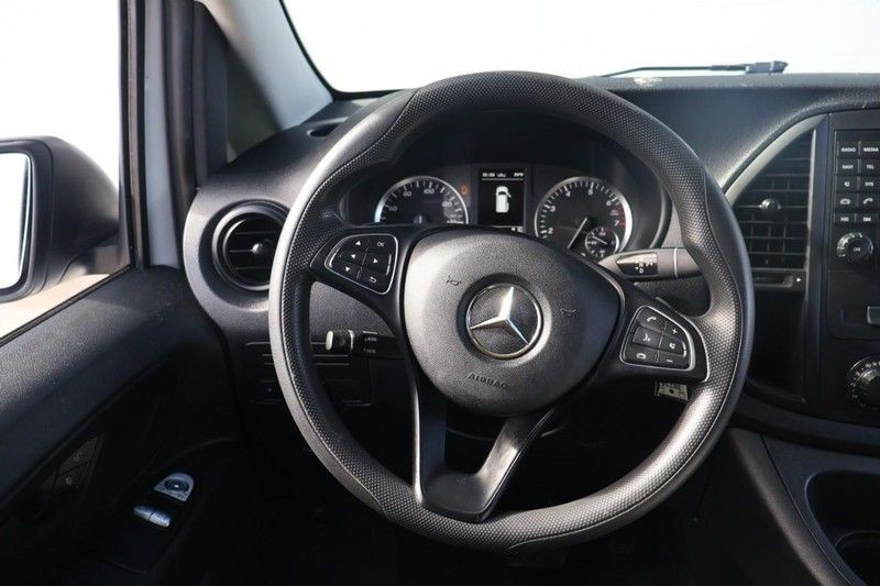 Mercedes-Benz Metris Cargo Van Vehicle Full-screen Gallery Image 24