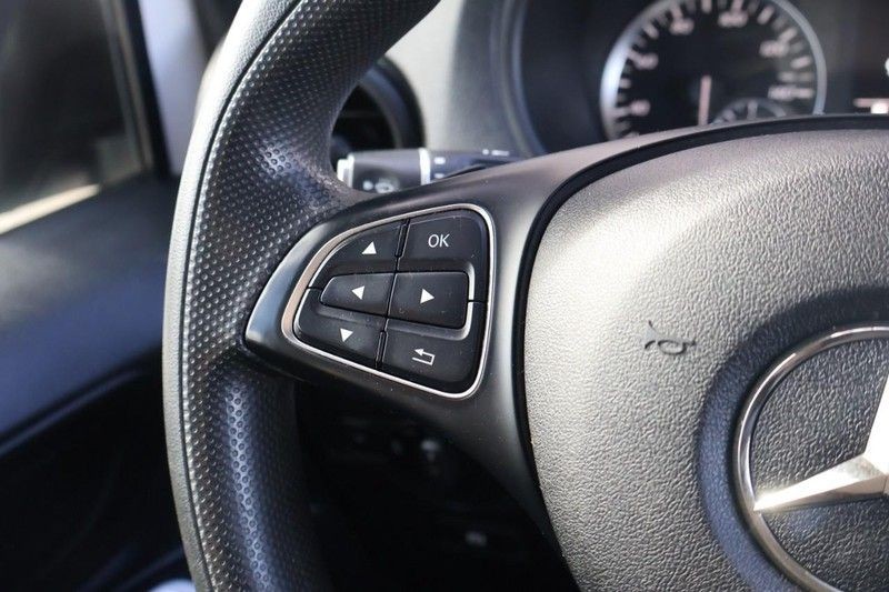 Mercedes-Benz Metris Cargo Van Vehicle Full-screen Gallery Image 25