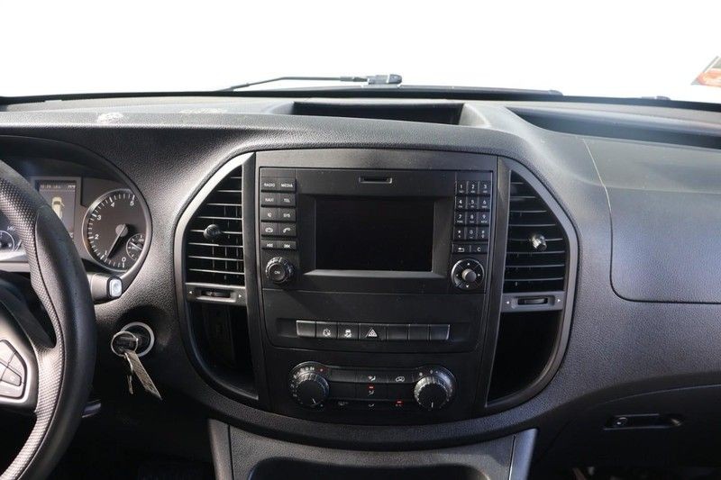 Mercedes-Benz Metris Cargo Van Vehicle Full-screen Gallery Image 27