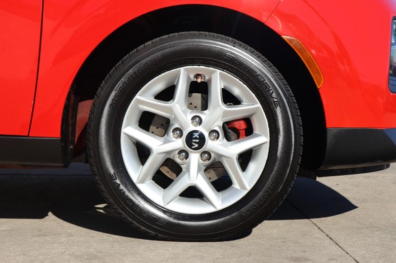 Kia Soul Vehicle Full-screen Gallery Image 13