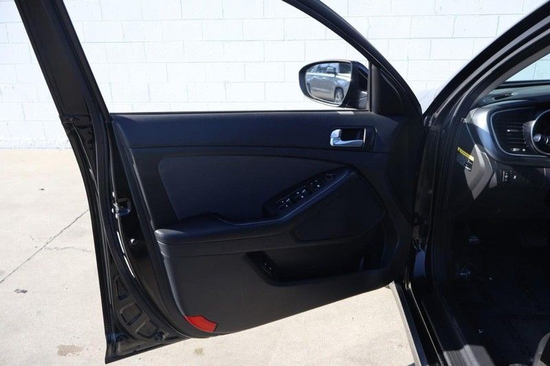 Kia Optima Hybrid Vehicle Full-screen Gallery Image 14