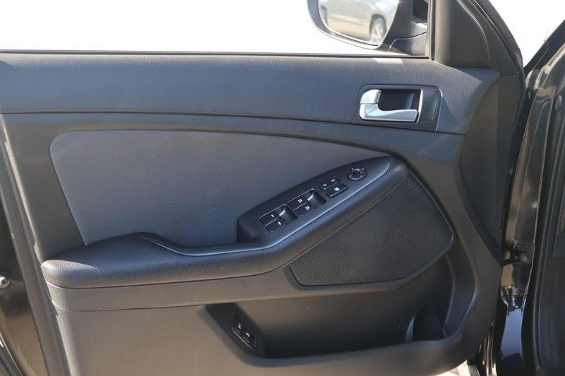 Kia Optima Hybrid Vehicle Full-screen Gallery Image 15