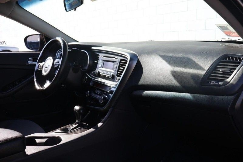 Kia Optima Hybrid Vehicle Full-screen Gallery Image 19