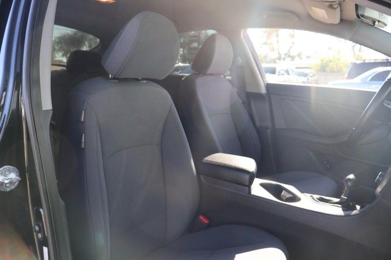 Kia Optima Hybrid Vehicle Full-screen Gallery Image 20