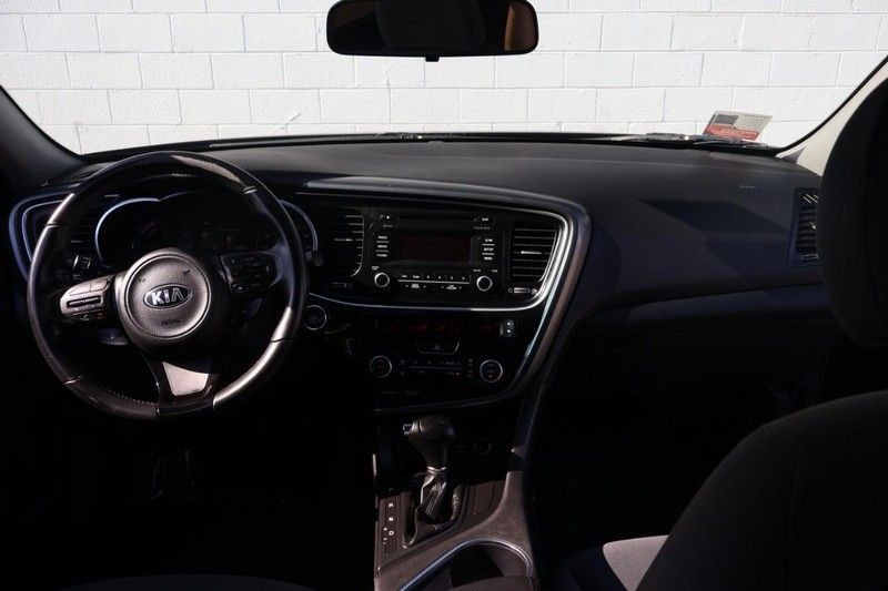 Kia Optima Hybrid Vehicle Full-screen Gallery Image 22