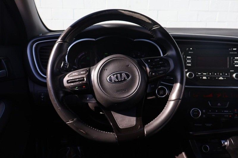 Kia Optima Hybrid Vehicle Full-screen Gallery Image 24