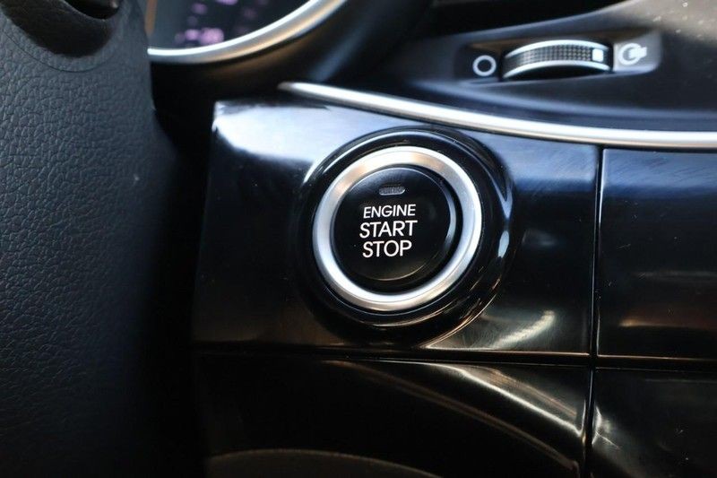 Kia Optima Hybrid Vehicle Full-screen Gallery Image 27