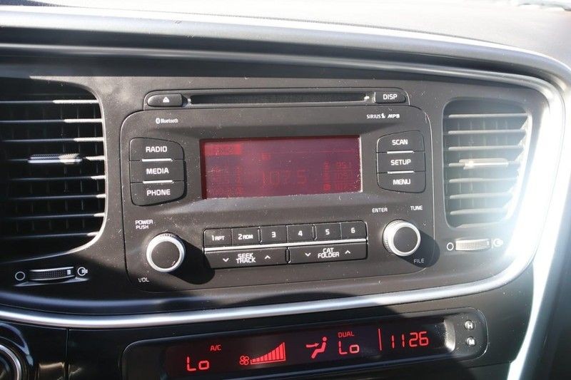 Kia Optima Hybrid Vehicle Full-screen Gallery Image 29