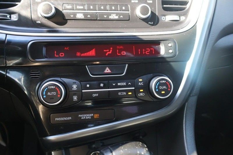 Kia Optima Hybrid Vehicle Full-screen Gallery Image 30