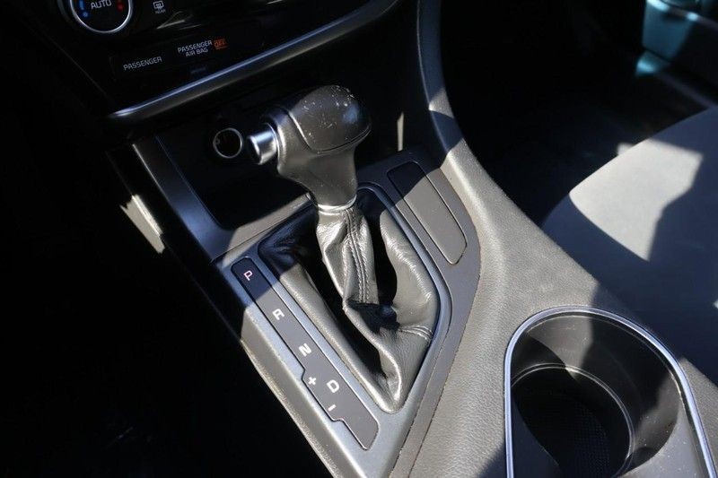 Kia Optima Hybrid Vehicle Full-screen Gallery Image 31