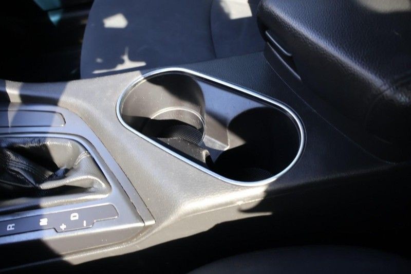 Kia Optima Hybrid Vehicle Full-screen Gallery Image 32