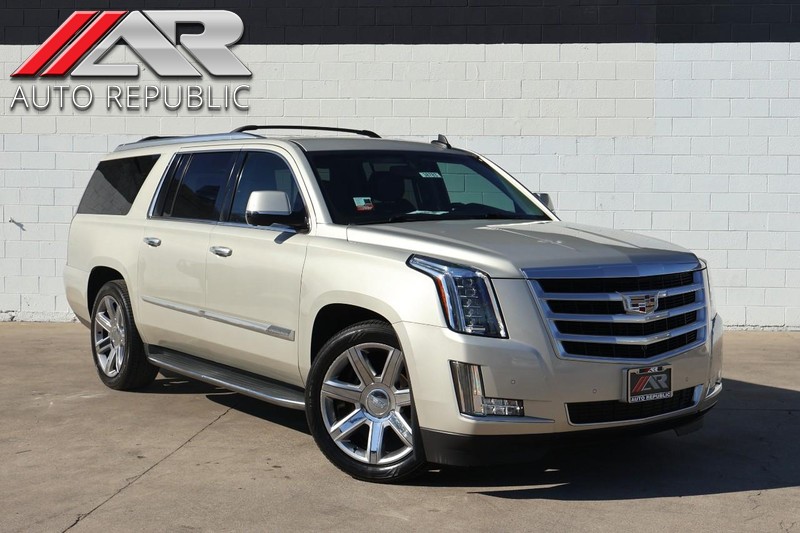 Cadillac Escalade ESV Vehicle Full-screen Gallery Image 01