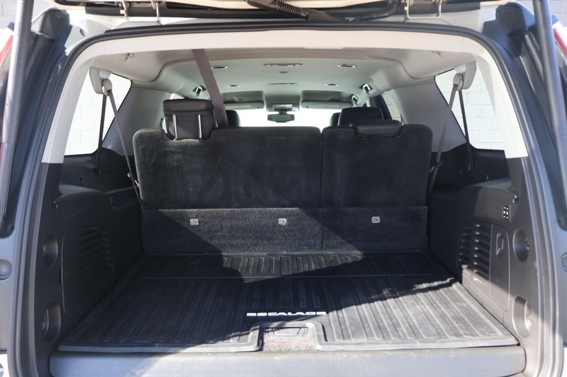 Cadillac Escalade ESV Vehicle Full-screen Gallery Image 08