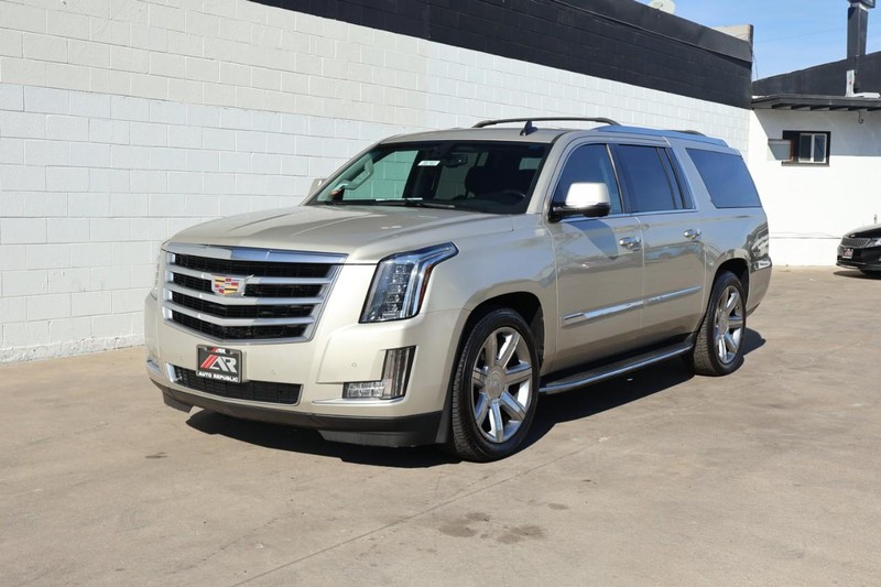 Cadillac Escalade ESV Vehicle Full-screen Gallery Image 11