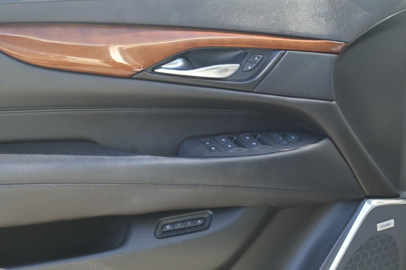 Cadillac Escalade ESV Vehicle Full-screen Gallery Image 16