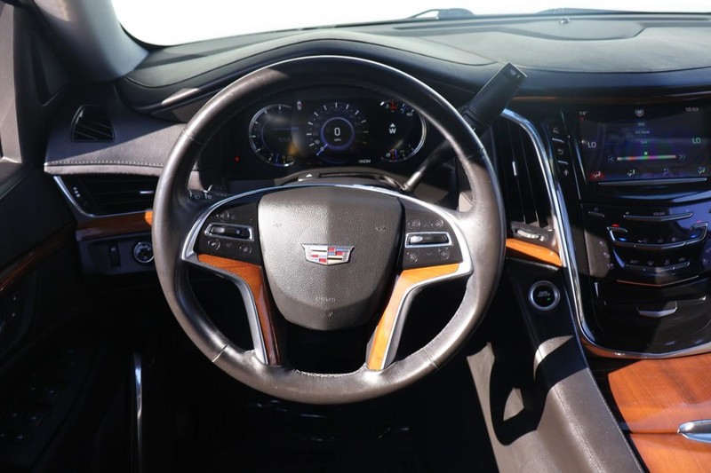 Cadillac Escalade ESV Vehicle Full-screen Gallery Image 25