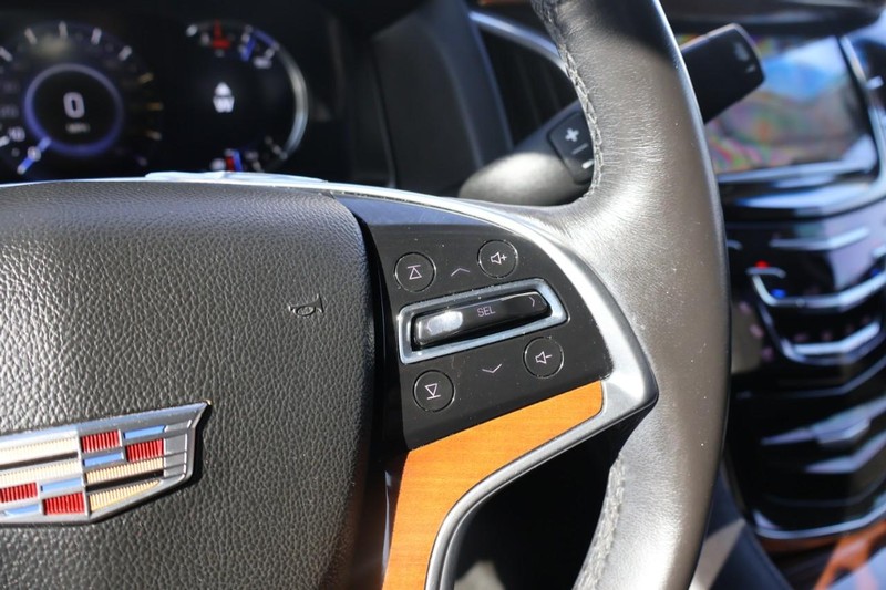 Cadillac Escalade ESV Vehicle Full-screen Gallery Image 27